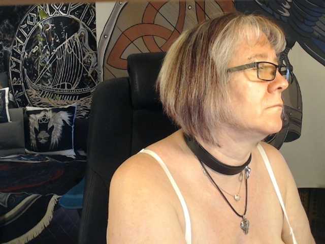 90dTitten live cam on BongaCams
