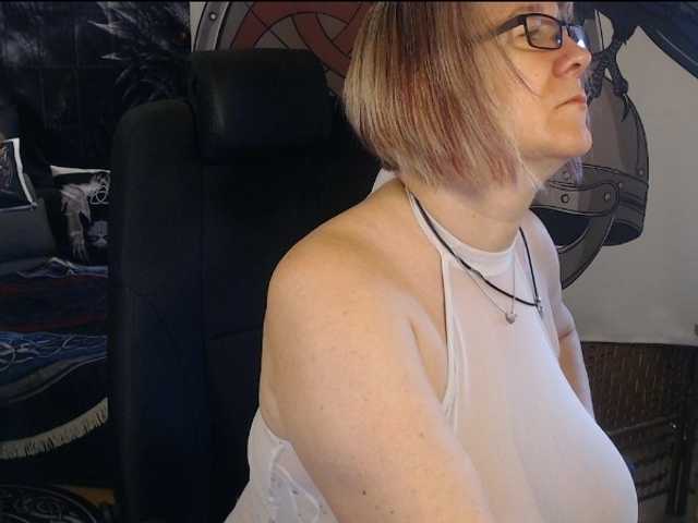 90dTitten live cam on BongaCams