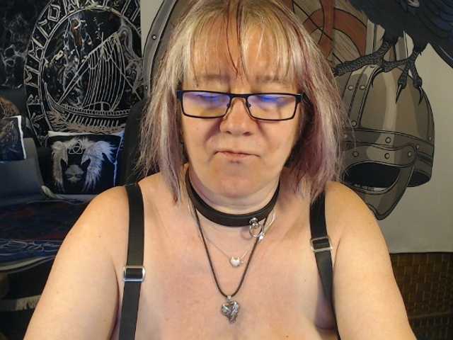 90dTitten live cam on BongaCams