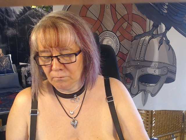90dTitten live cam on BongaCams