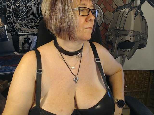 90dTitten live webcam show