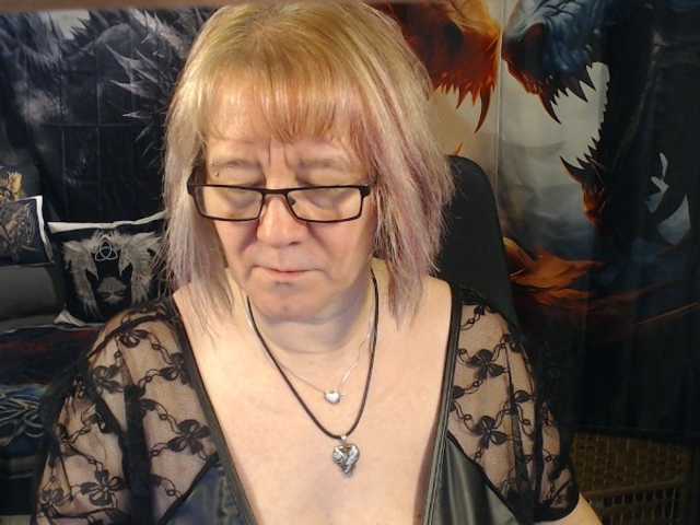 90dTitten live cam on BongaCams
