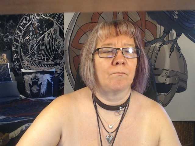 90dTitten live cam on BongaCams
