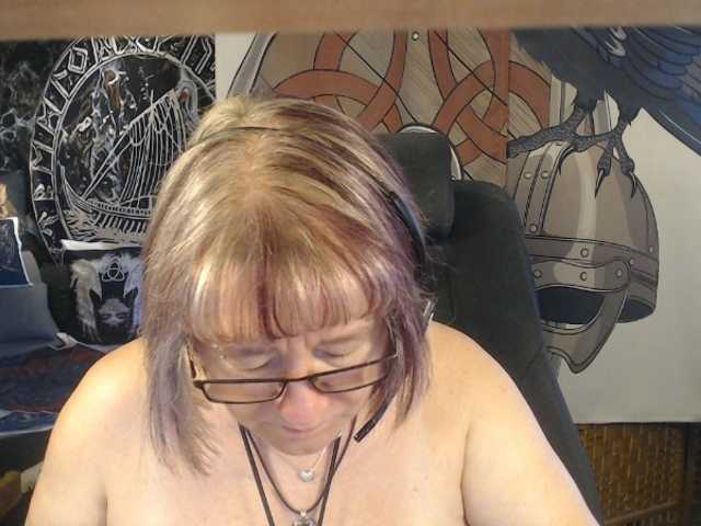 90dTitten live cam on BongaCams