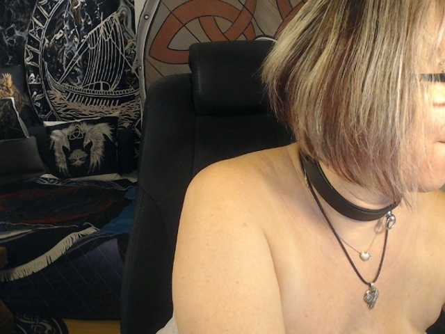 90dTitten live cam on BongaCams