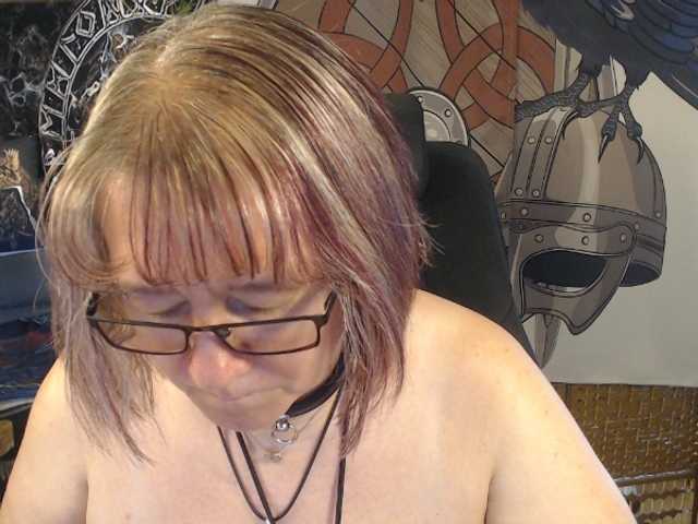 90dTitten live cam on BongaCams