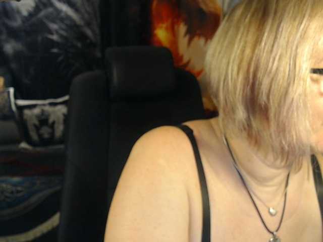 90dTitten live cam on BongaCams