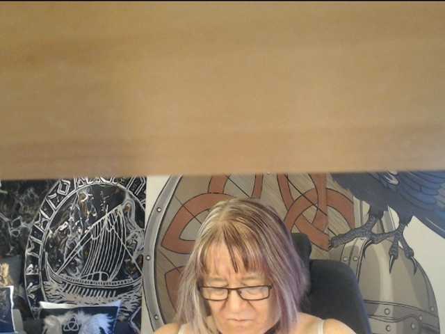 90dTitten live webcam show