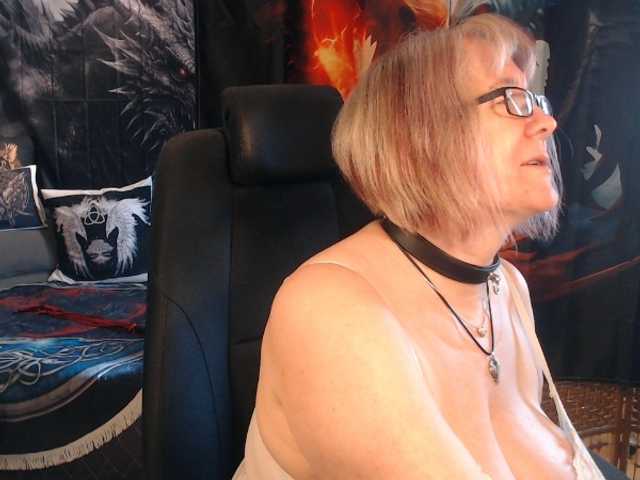 90dTitten live cam on BongaCams