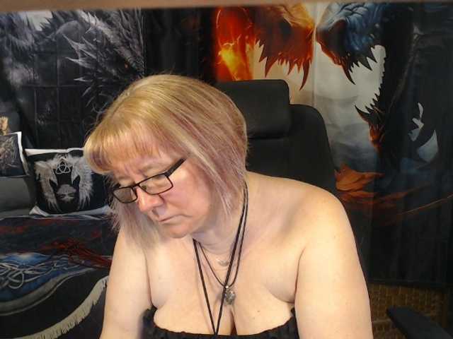 90dTitten live cam on BongaCams