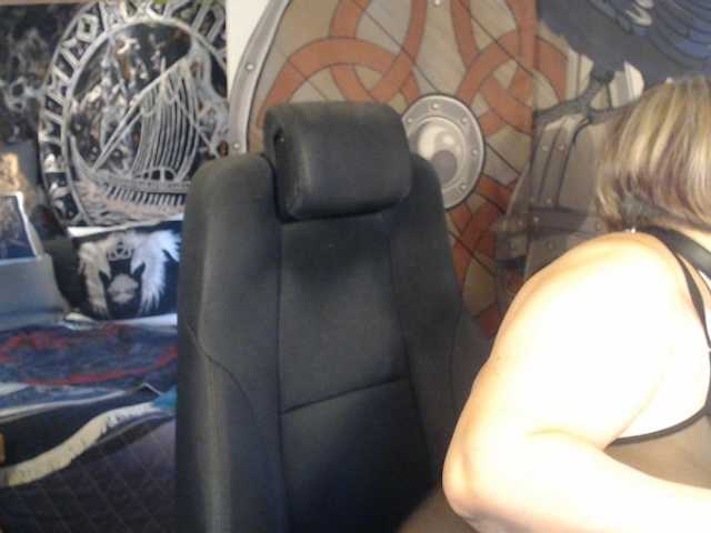 90dTitten live cam on BongaCams