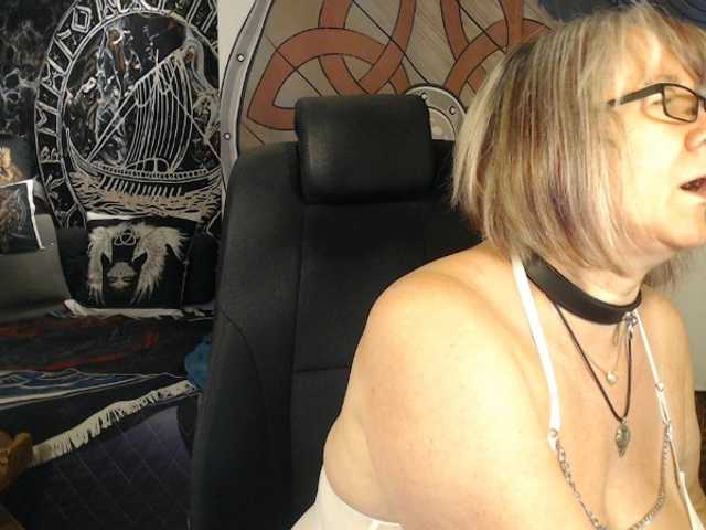 90dTitten live cam on BongaCams