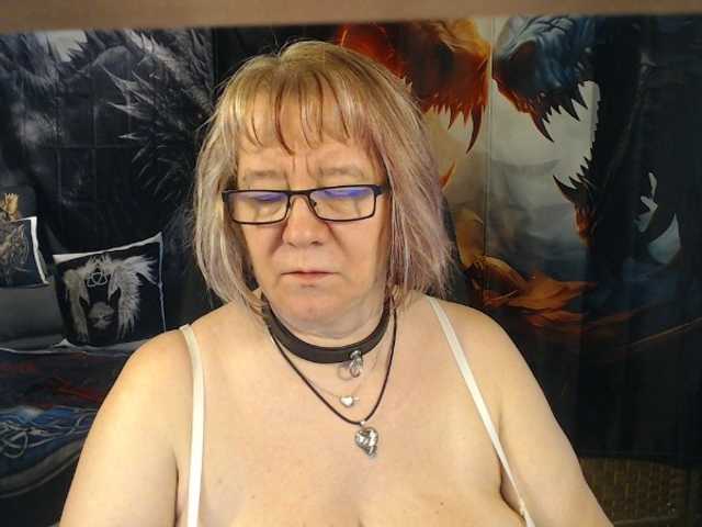 90dTitten live cam on BongaCams