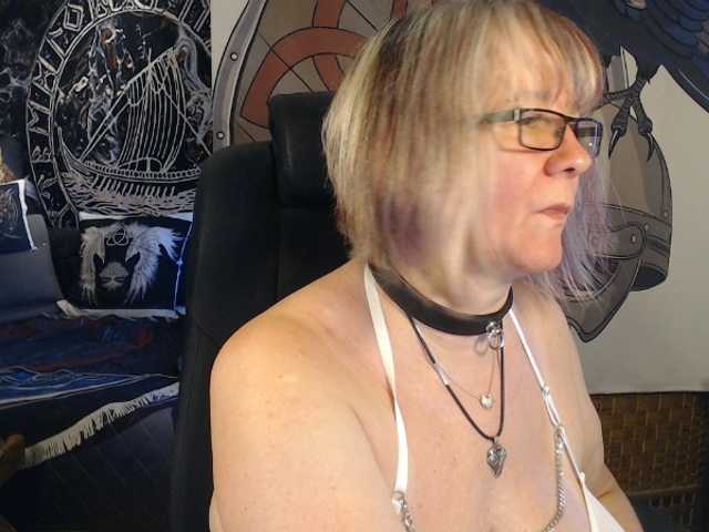 90dTitten live cam on BongaCams