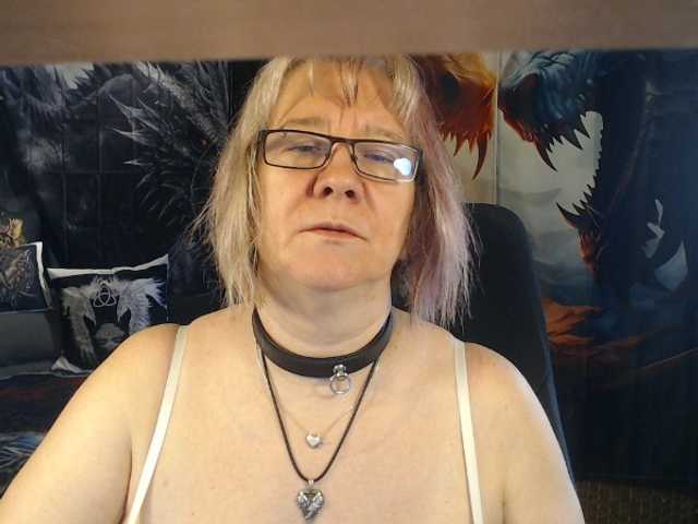 90dTitten live cam on BongaCams