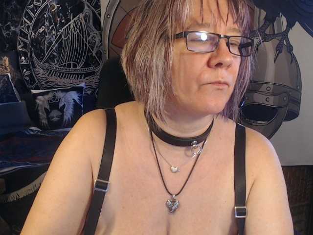 90dTitten live cam on BongaCams