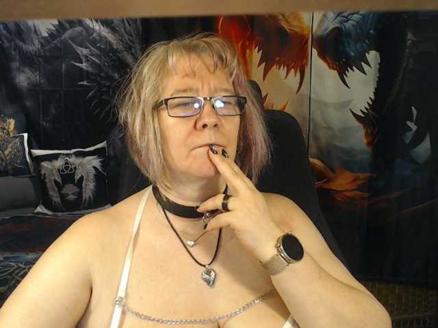 90dTitten live cam on BongaCams