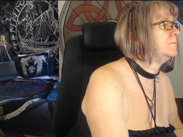 90dTitten live cam on BongaCams