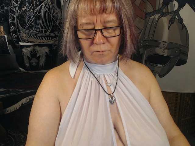 90dTitten live cam on BongaCams