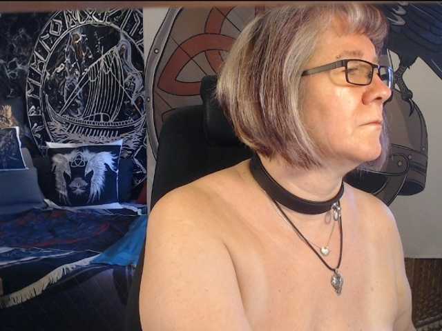 90dTitten live cam on BongaCams