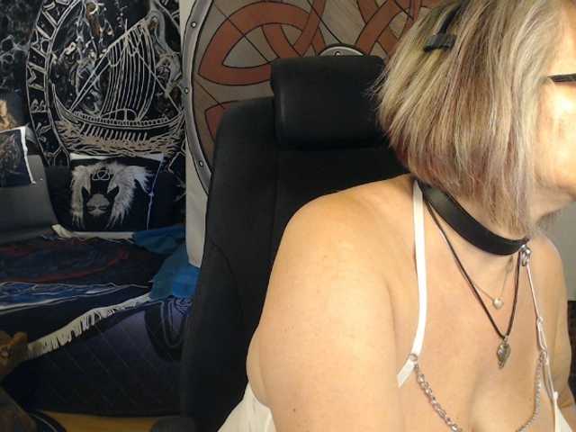 90dTitten live webcam show