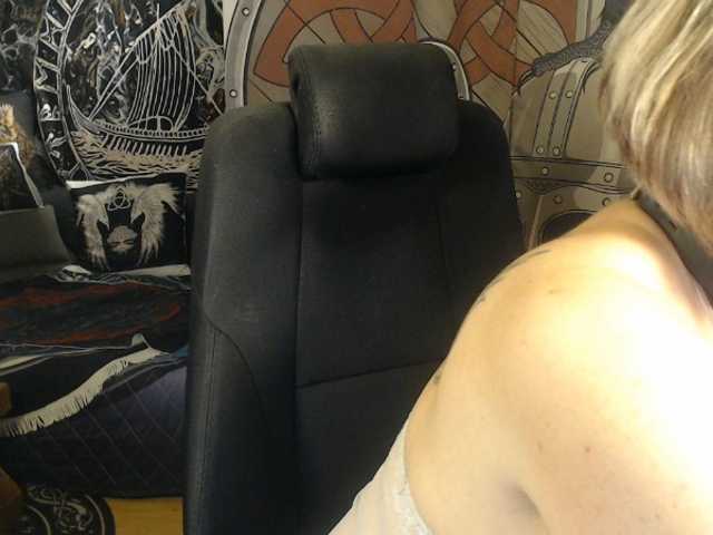 90dTitten live cam on BongaCams