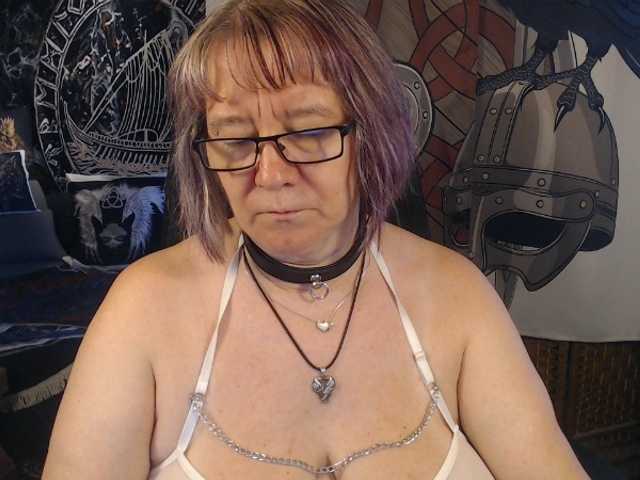 90dTitten live cam on BongaCams