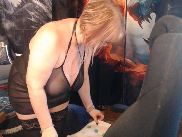 90dTitten live cam on BongaCams