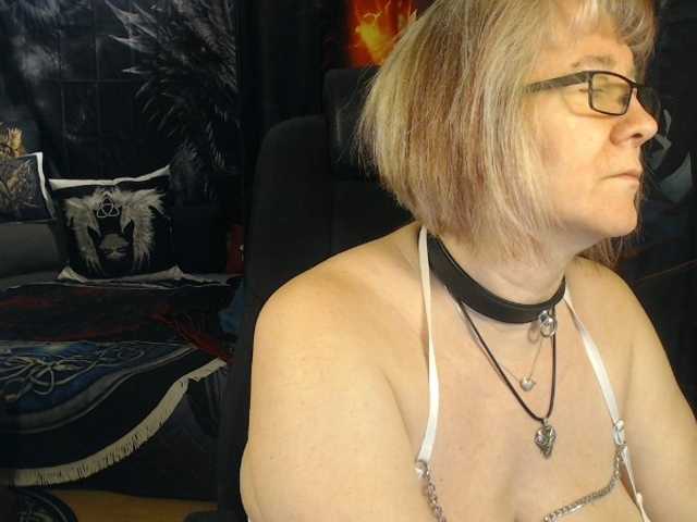 90dTitten live cam on BongaCams