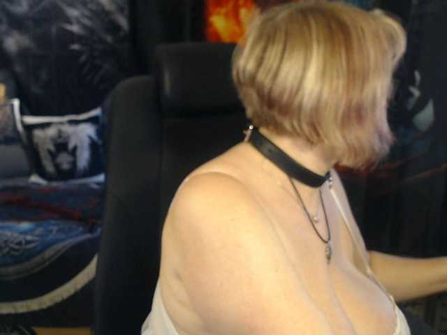 90dTitten live cam on BongaCams