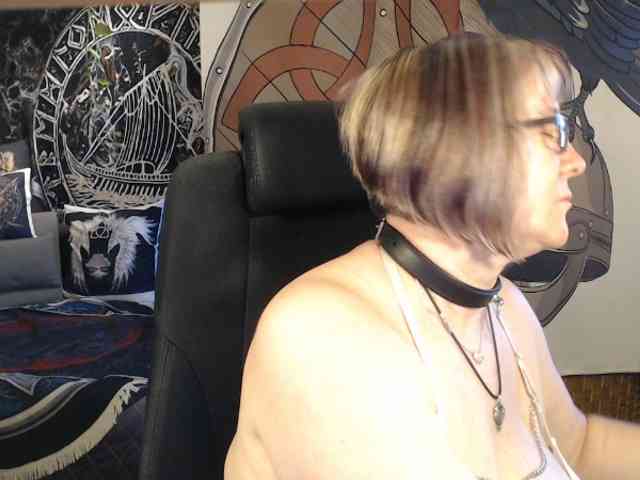 90dTitten webcam