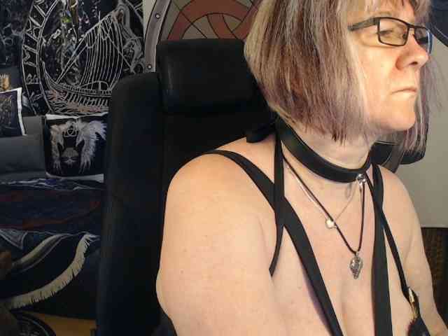 90dTitten webcam