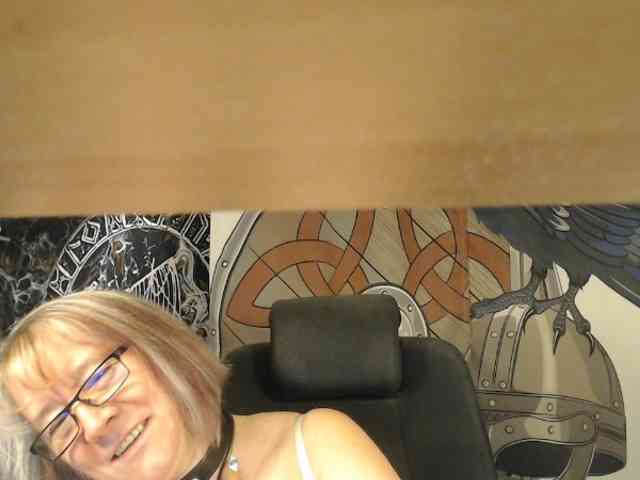 90dTitten webcam
