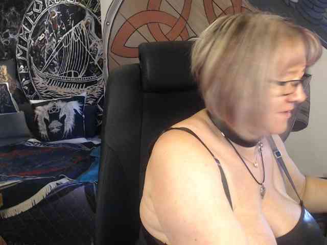 90dTitten webcam