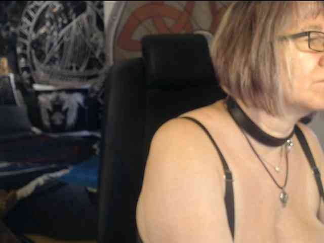 90dTitten webcam