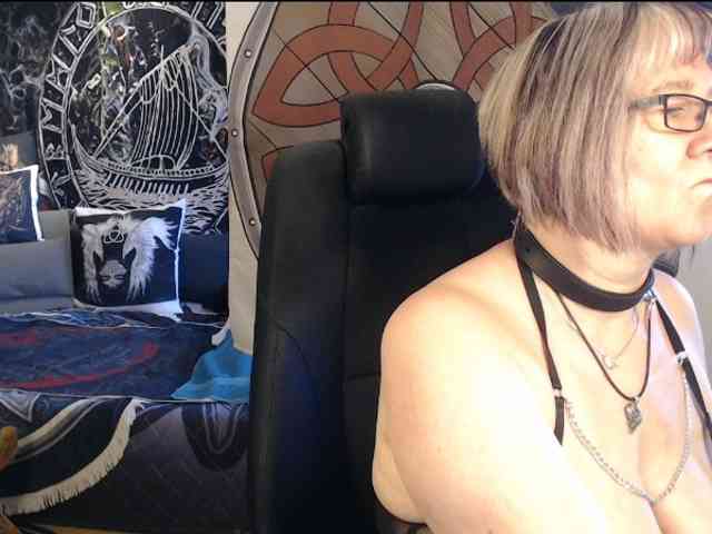 90dTitten webcam