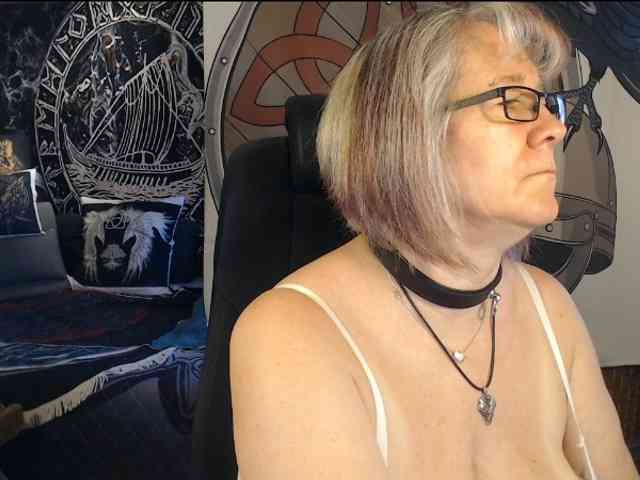 90dTitten webcam