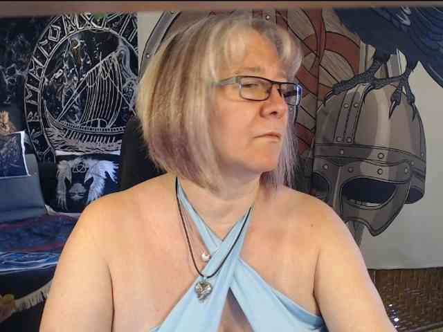 90dTitten webcam