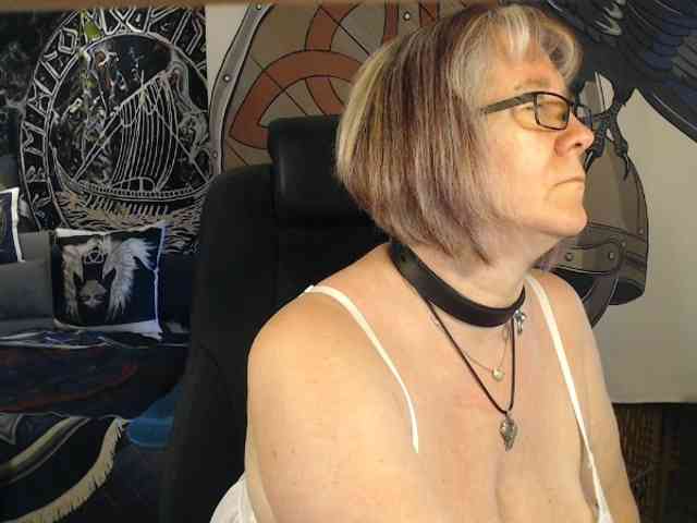 90dTitten webcam