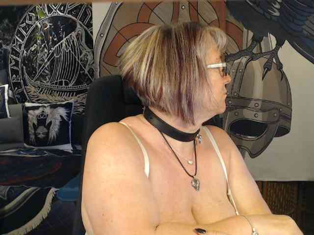 90dTitten webcam