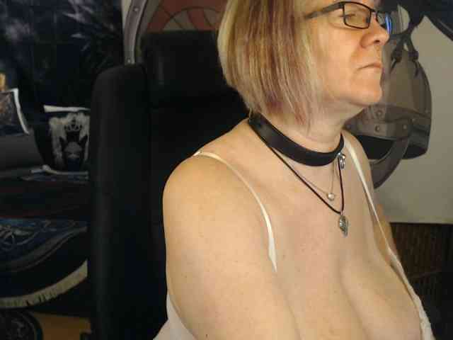 90dTitten webcam