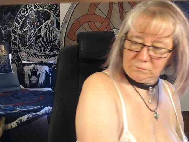 90dTitten webcam