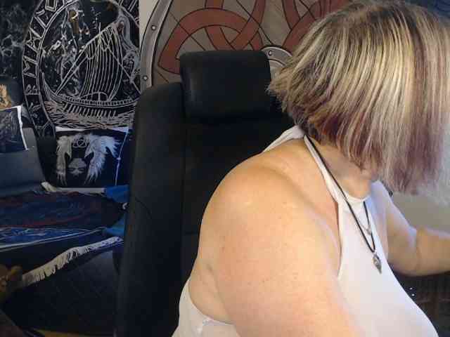 90dTitten webcam