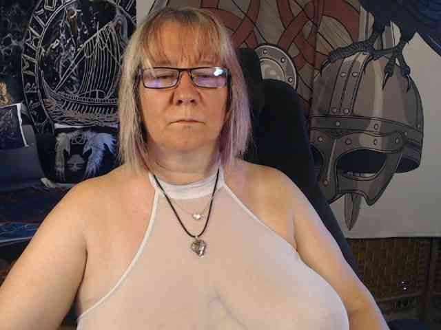90dTitten webcam