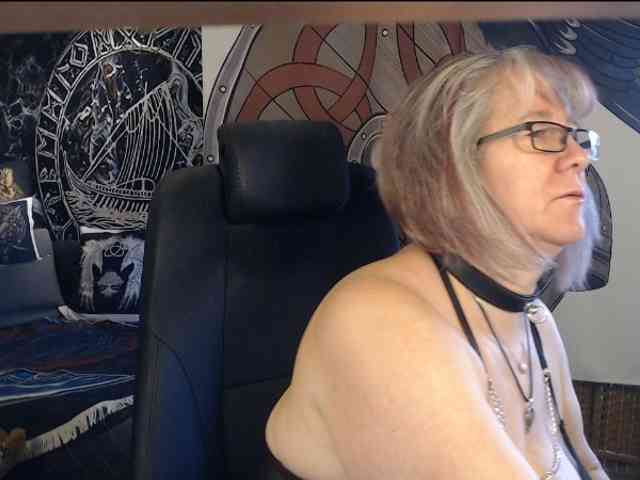 90dTitten webcam
