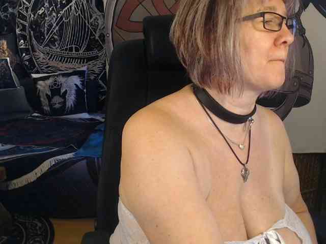90dTitten webcam