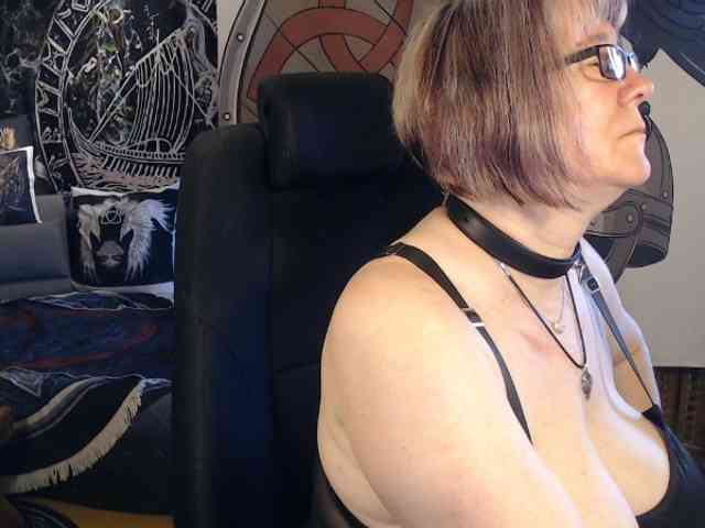 90dTitten webcam