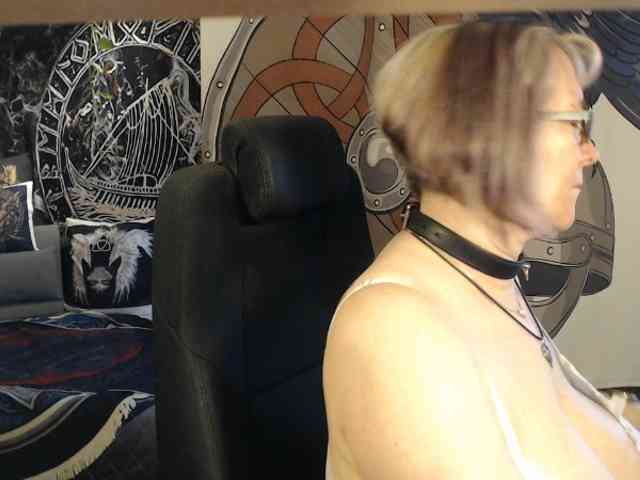 90dTitten webcam