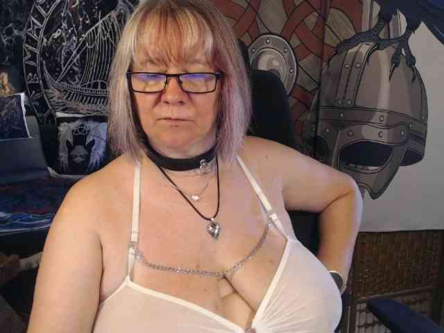 90dTitten webcam