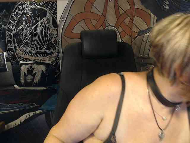 90dTitten webcam